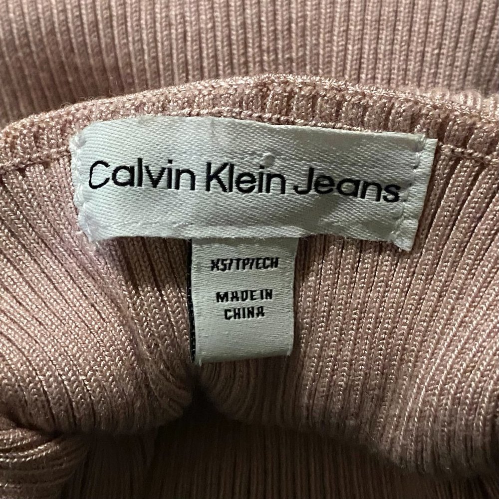 Calvin Klein Jeans light pink ribbed, collared neck, crop top size XS - Picture 5 of 5
